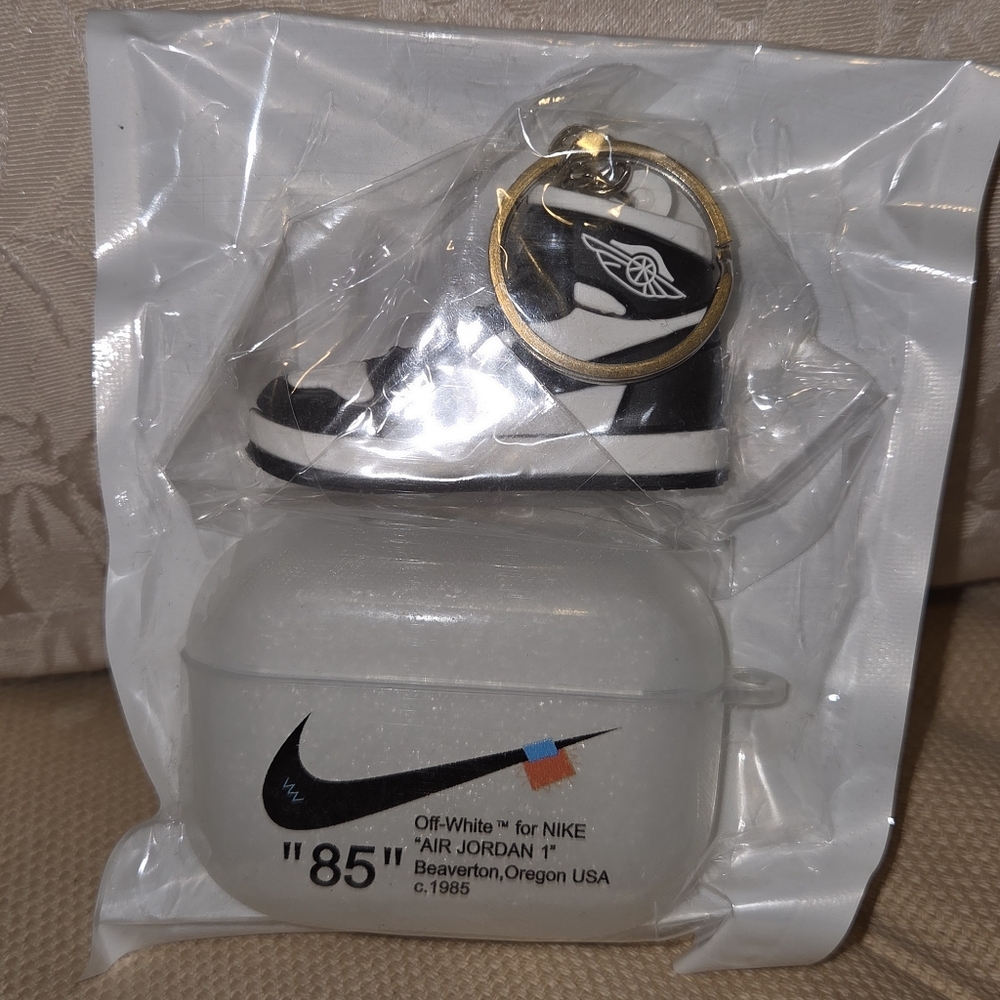 Nike Air Jordan 1 Keychain in Black and White